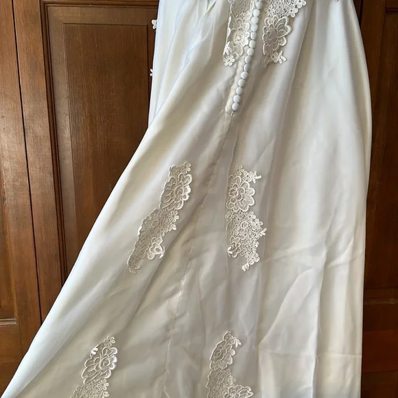Vintage Wedding Dress - Picture 5 of 9